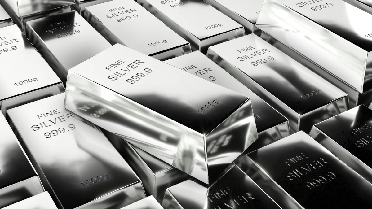 Silver MCX Live: Prices Plummet Amid Economic Uncertainty