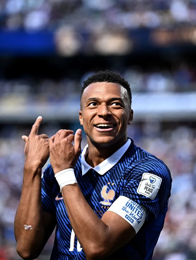 mbappe celebrates